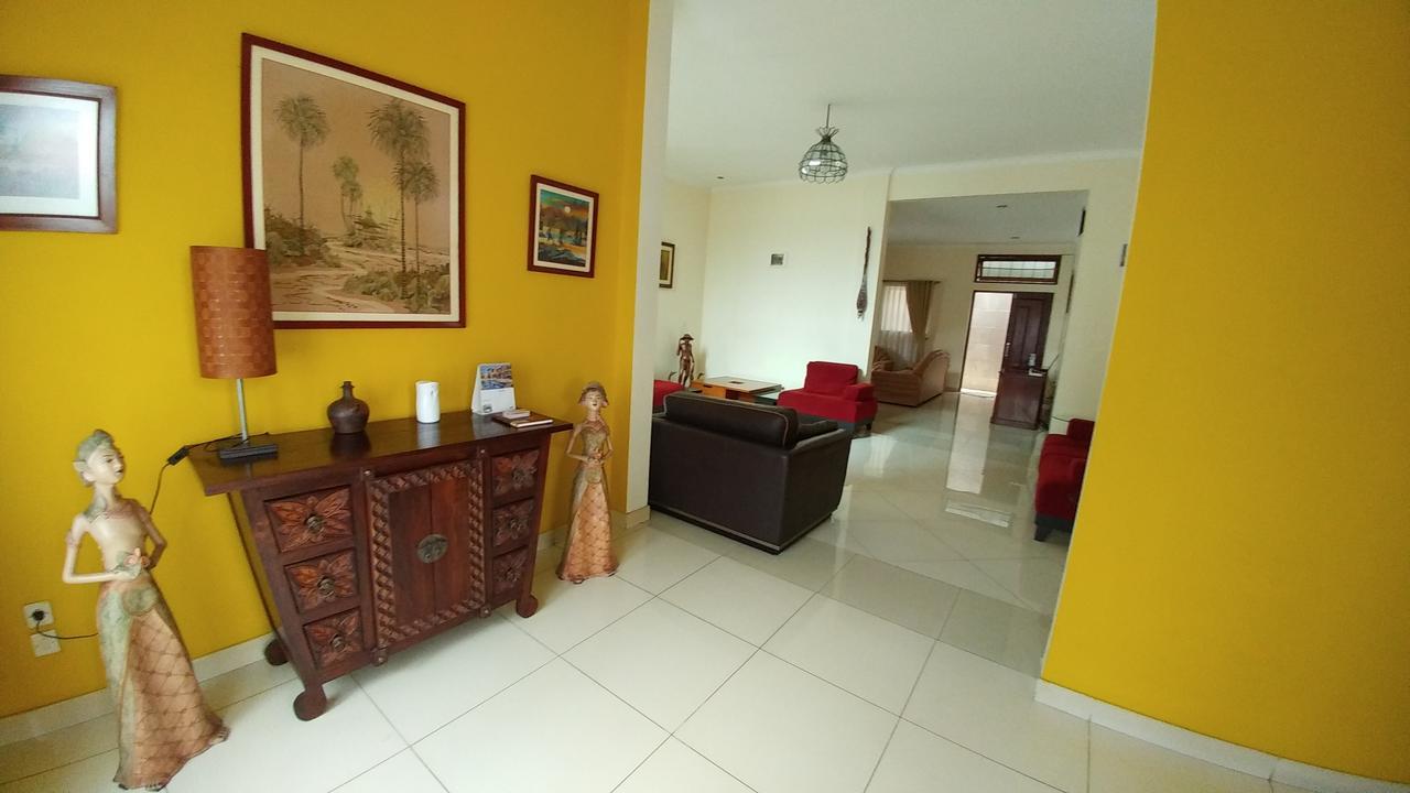 Villa Rumah Ibu Dago Bandung Bagian luar foto